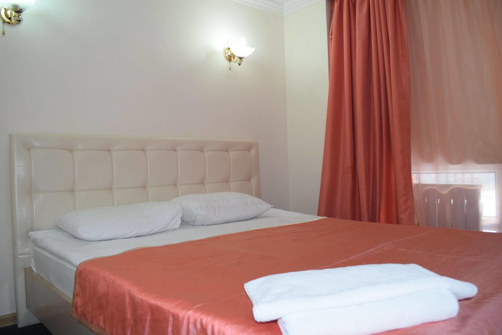Bayterek Hotel Астана Экстерьер фото