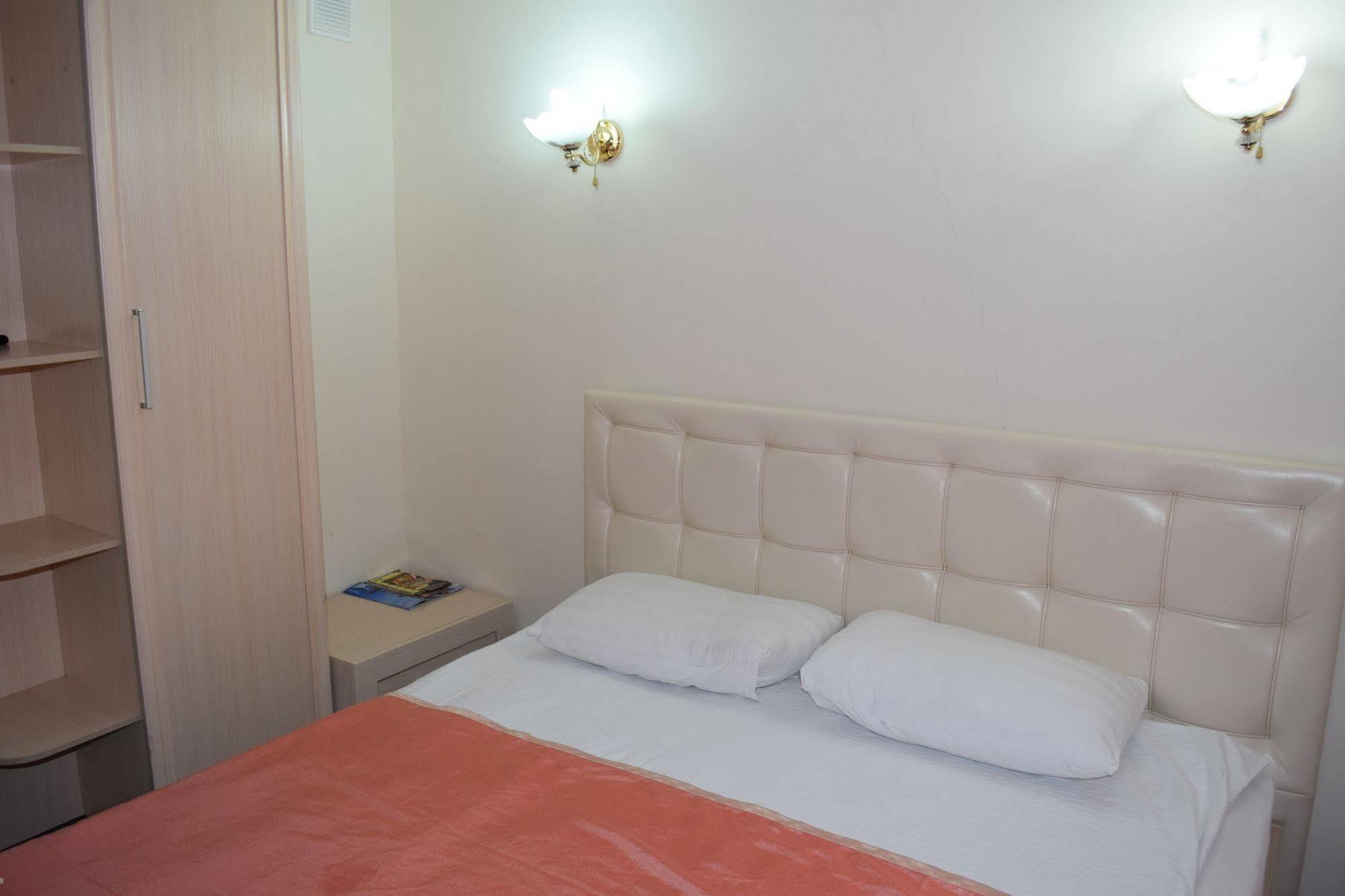 Bayterek Hotel Астана Экстерьер фото